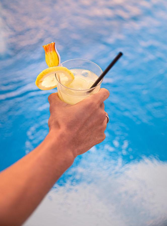 Waves Aqua Resort Kenitra Exterior foto A lemon drop