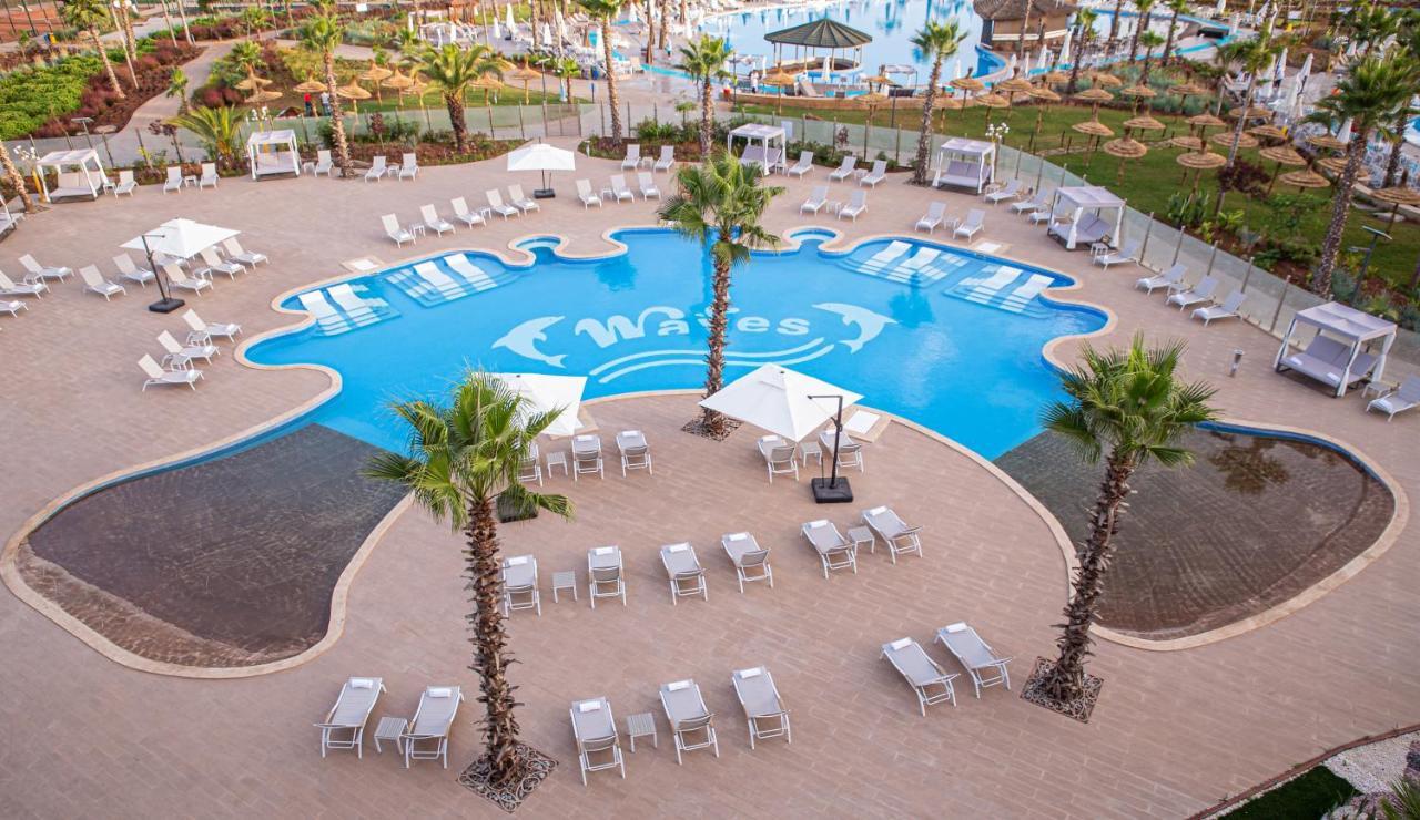 Waves Aqua Resort Kenitra Exterior foto The swimming pool at the hotel