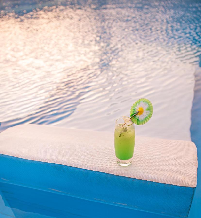 Waves Aqua Resort Kenitra Exterior foto A Blue Hawaii cocktail