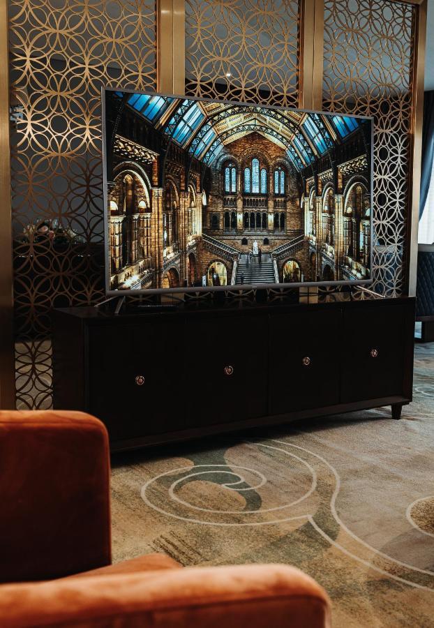 Waves Aqua Resort Kenitra Exterior foto The bar at the Natural History Museum, London