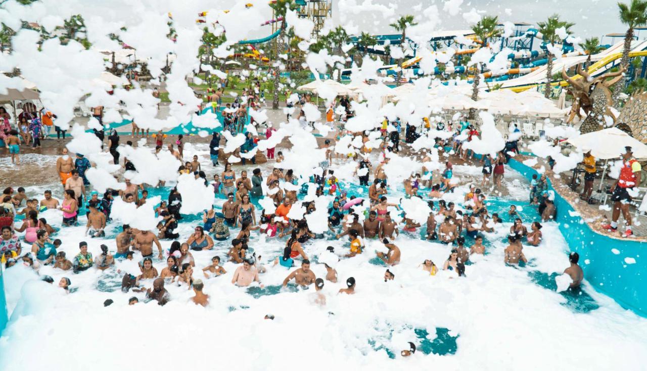Waves Aqua Resort Kenitra Exterior foto Foam party at Privilege Ibiza