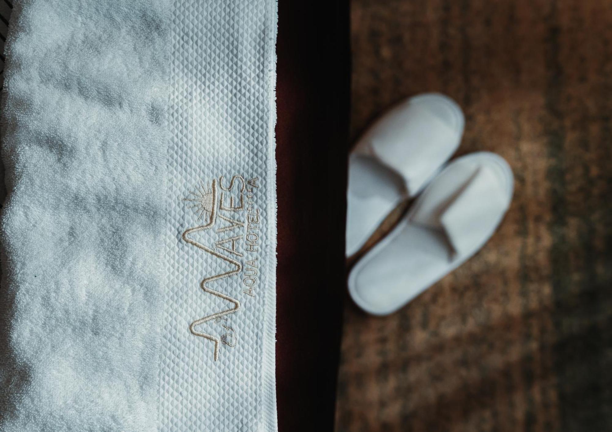 Waves Aqua Resort Kenitra Exterior foto A bathrobe and slippers